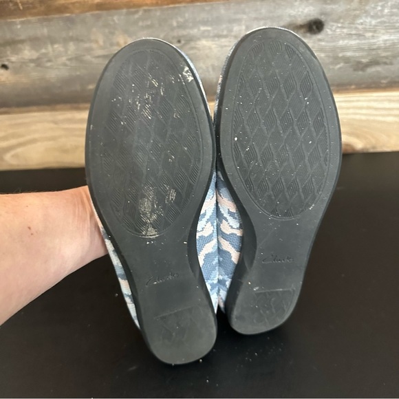 CLARKS Cloudstepper 7.5 M Fabric Carly Dream Flats Pink Gray Camo Slip On Loafer - Picture 9 of 10
